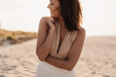 kaboompics_young-stylish-woman-poses-on-the-beach-at-sunset-27233