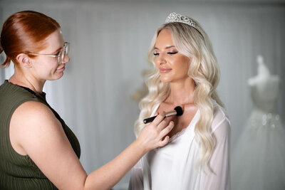 Bride with long blonde waves and a crown, pink lips glam makeup