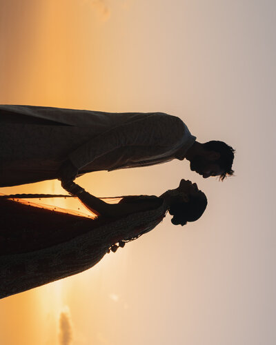Oahu wedding photographer captures outdoor ceremony by the cliffs