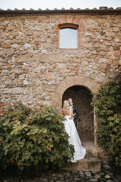 Couple celebrating their wedding day at Castello di Vicarello, surrounded by Tuscany’s beauty and history.