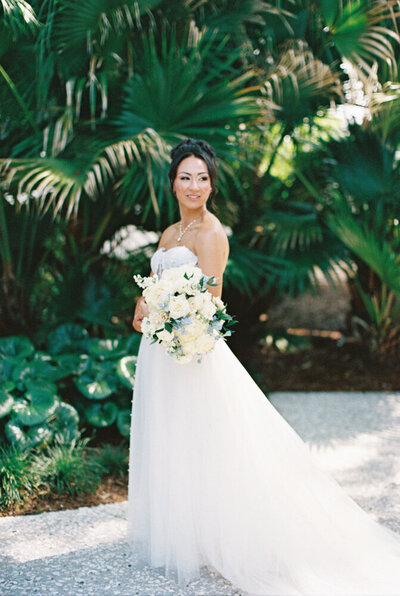 bride holding bouquet