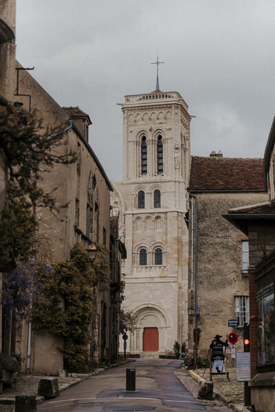couple kissing and eloping on a mountain in the french alps