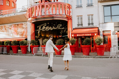 Couple eloping in front of Moulin Rouge