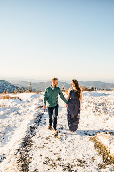 Winter engagement photos of man and woman in Virginia