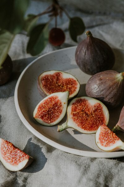 Figs cut and whole on a dish
