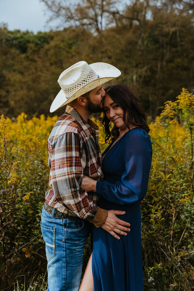 Elopement couple in Ohiopyle State Park with a country theme.