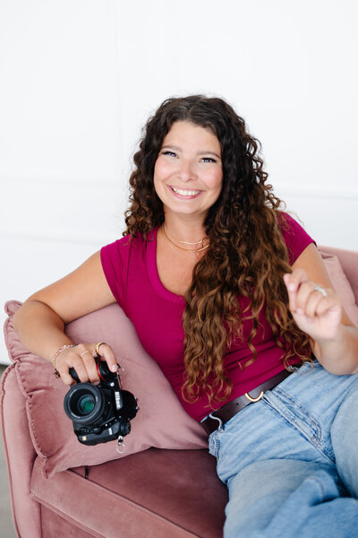Lethbridge and Calgary Brand Photographer specializing in personal brand photography and lifestyle headshots for entrepreneurs and CEOs. Get booked with brand photos that capture your magic and embody your next level.