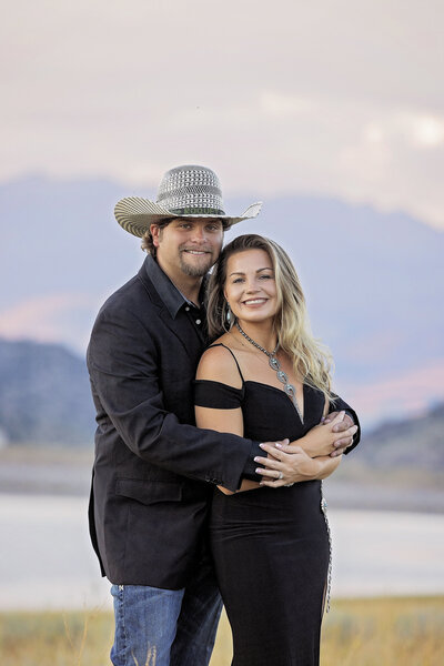Shanna-Mae-Photography-Montana-Photographer-Engagement-Couples-Classy-Western-Mountains-Sunset-Ennis-Bozeman-014