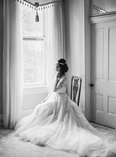 Jordan-and-Alaina-Photography-Nashville-Wedding-photographer-east-nashville-riverwood-mansion-getting-bridal-portrait-2