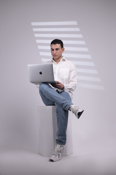 Professional web designer helping coaches and small business owners create high-converting websites.