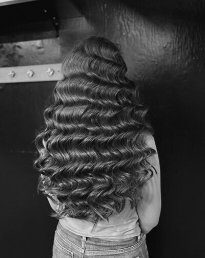Hollywood waves at a salon in black and white