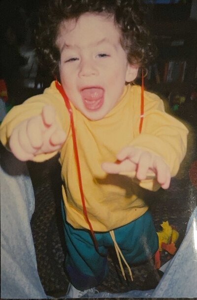 harry-pointing