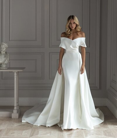 Eva Lendel Bridal Gown Windsor