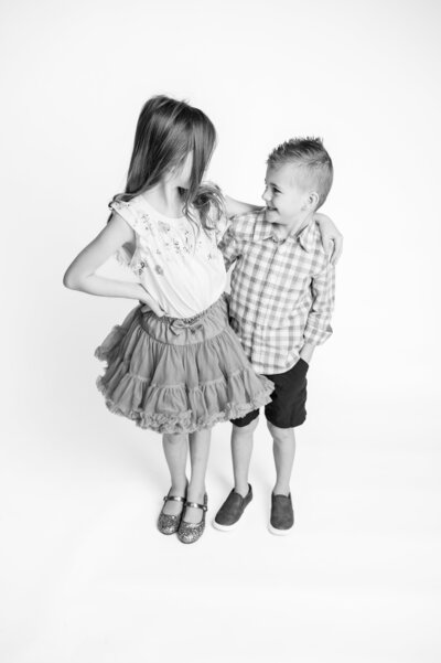 Extended family laughing in field  | Sharon Leger Photography