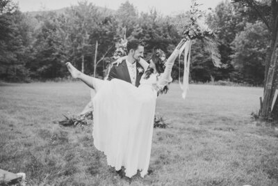 Natural Pondside Woodland Catskills Wedding in Roxbury, NY with LC Allison Photography 0220