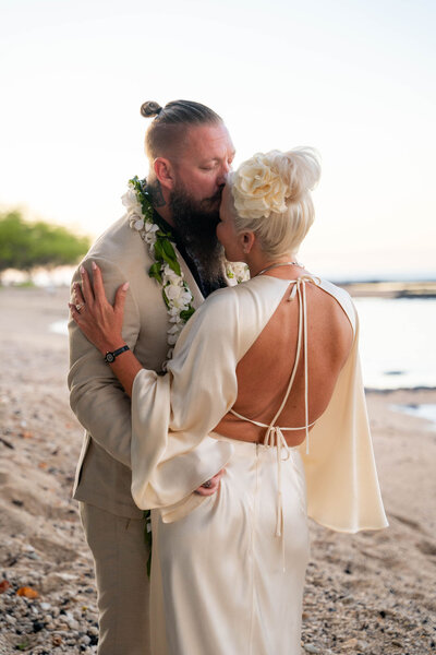 Couple kissing at wedding by big island hawaii wedding photographer, Hawaii Adventure Portraits
