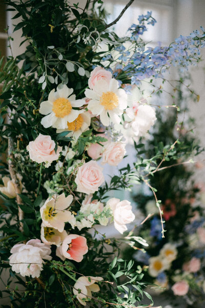 Hannika Gabrielsson is a couples photographer who wants each photo to be like a love letter that tells of your deepest emotions for one another.