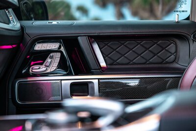 mercedes-g550-matte-manufaktur-night-black-magno-for-rent-in-miami-seat-adjustments-030
