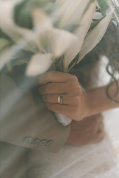 brideandgroomkissingonbeach