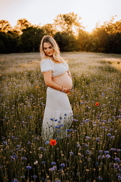 wild flower maternity photos