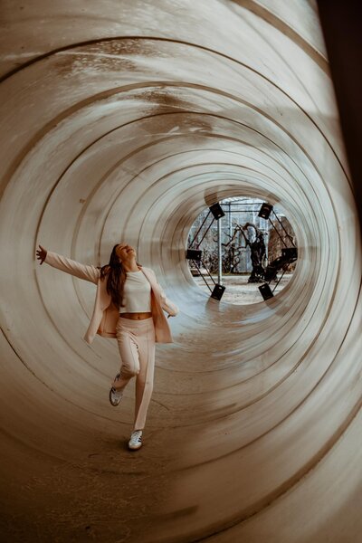 Loveshoot, twee vrouwen, lesbisch koppel, zwartwit portret, verlovingsshoot, levensfotograaf cherryblossom d