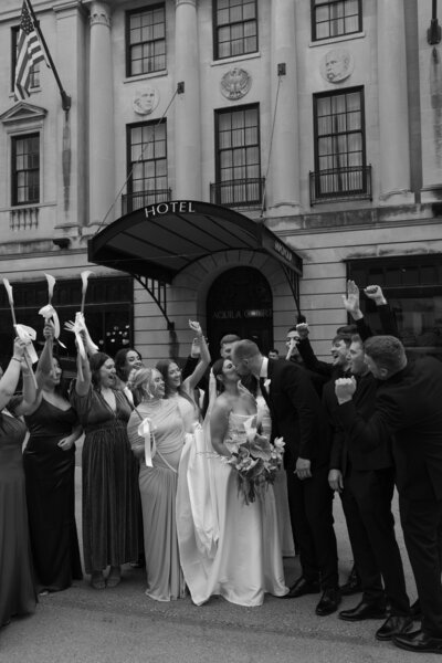 EmilySnyderPhotographyTravelWeddingPhotographerMagnoliaHotelAD-145