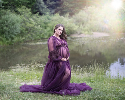 Petros park canton ohio maternity photoshoot with Mom in blue dress.