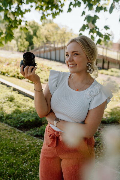 Marith met haar camera voor spontane fotoshoots