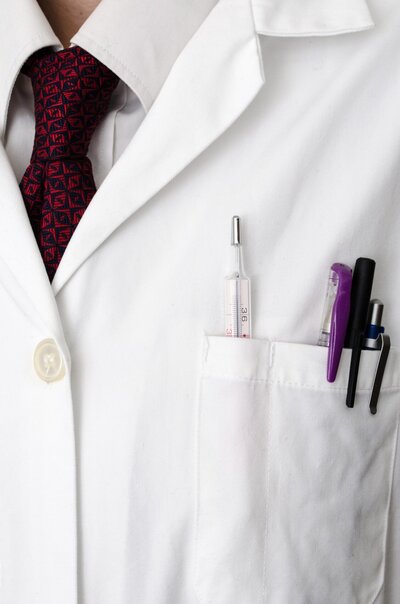 Professional in a white medical coat symbolizing trustworthy glaucoma care, patient education, and expert eye health guidance