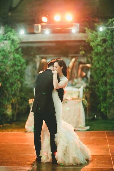 Malibu wedding photographer bride and groom first dance photos