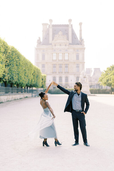 couple at jardin des tuileries