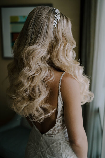 Achieve modern elegance with stunning wedding hair in Philadelphia.