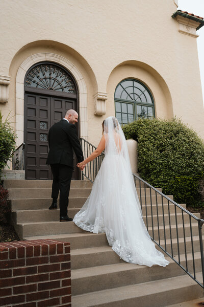 Colorful Kansas City wedding at La Villa wedding venue, taken by wedding and family photographer Emma Leigh Photo.