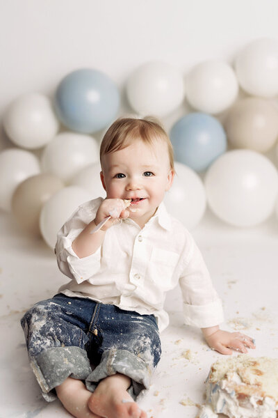 Cute Fort Collins one year photo shoot with white and blue balloons