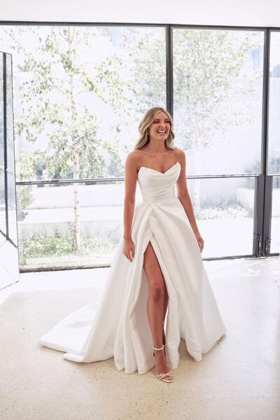 Mariana Hardwick Bridal 'Chantelle' wedding dress stocked at Sunday's Bride, London for the modern bride