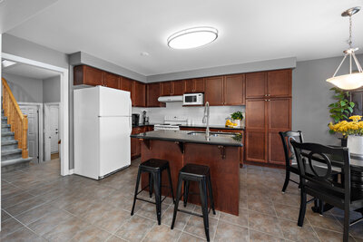 615 Oxbow eat in kitchen (1)
