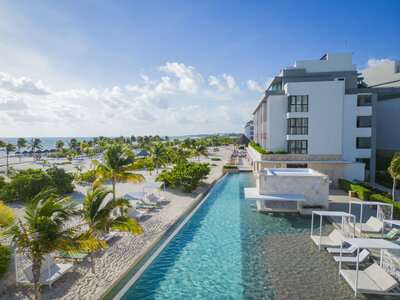 Upscale beachfront escape in Costa Mujeres, perfect for luxury group travel & romantic getaways.