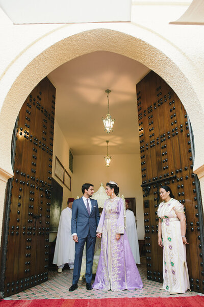 raditional Moroccan wedding in Meknes – bride and groom under arched entrance