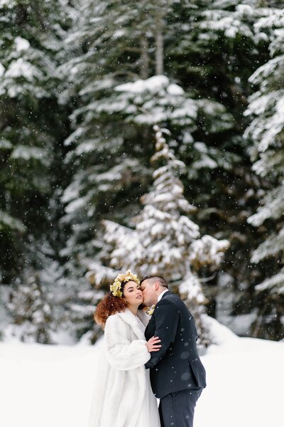 mt-hood-winter-snowy-elopement-min