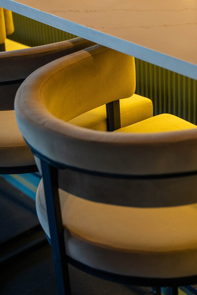Chef’s Counter seating with view of live-fire kitchen at Revé Niagara-on-the-Lake