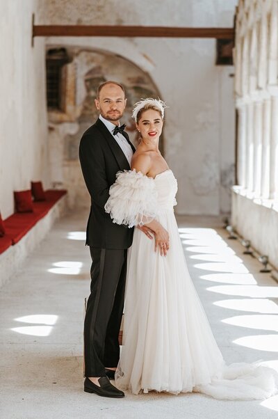 Wedding couple eating pizza on a boat in Lake Como