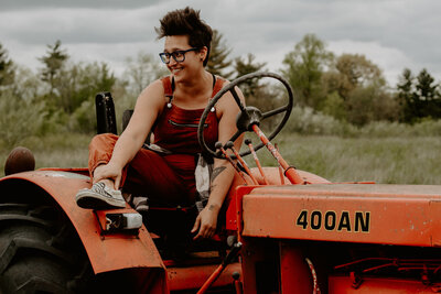 laramie-and-morgan-gardening-session004-74
