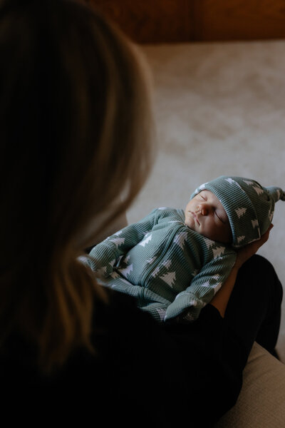 Minnesota indoor newborn photoshoot | Brenna Jean Photography