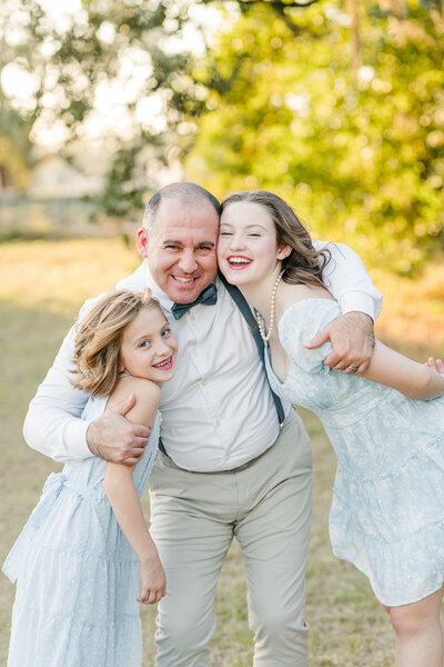 Giving-Dad-A-Hug-at-Houston-family-pictures