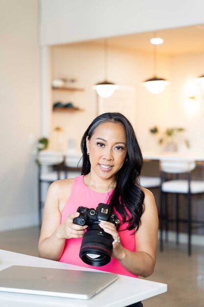 Branding photoshoot featuring a photographer who specializes in brand photography for coaches and creatives