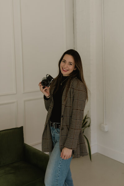 Engagement photographer capturing genuine, heartfelt moments between couples, focusing on personal connections and unique love stories, ensuring every photo reflects your true bond and personality.