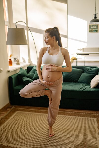 Carole-anaya-accompagnement-prenatal-perinatal-doula-bien-être-yoga-en-ligne-paris