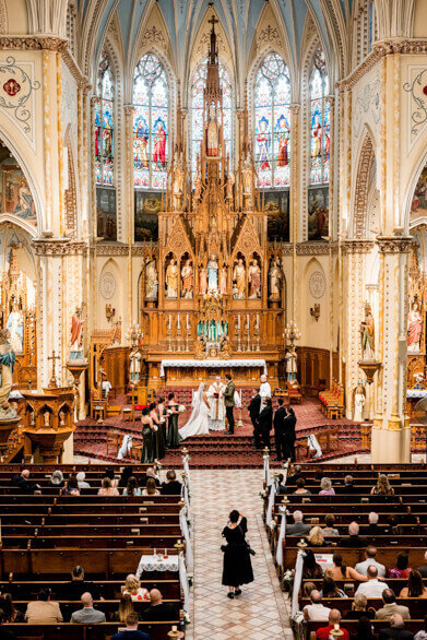 wedding photographer at downtown cleveland cathedral