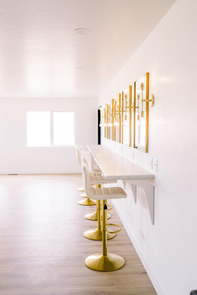 Elegant getting ready mirrors in the bridal suite at August House Venue, featuring soft lighting and stylish seating for wedding day preparations.