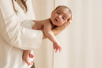 newborn fotograaf - gezinsfotograaf - zwangerschapsfotografie - videograaf - Sint-Niklaas - Pictures by Jess - Mama en baby shoot - videograaf